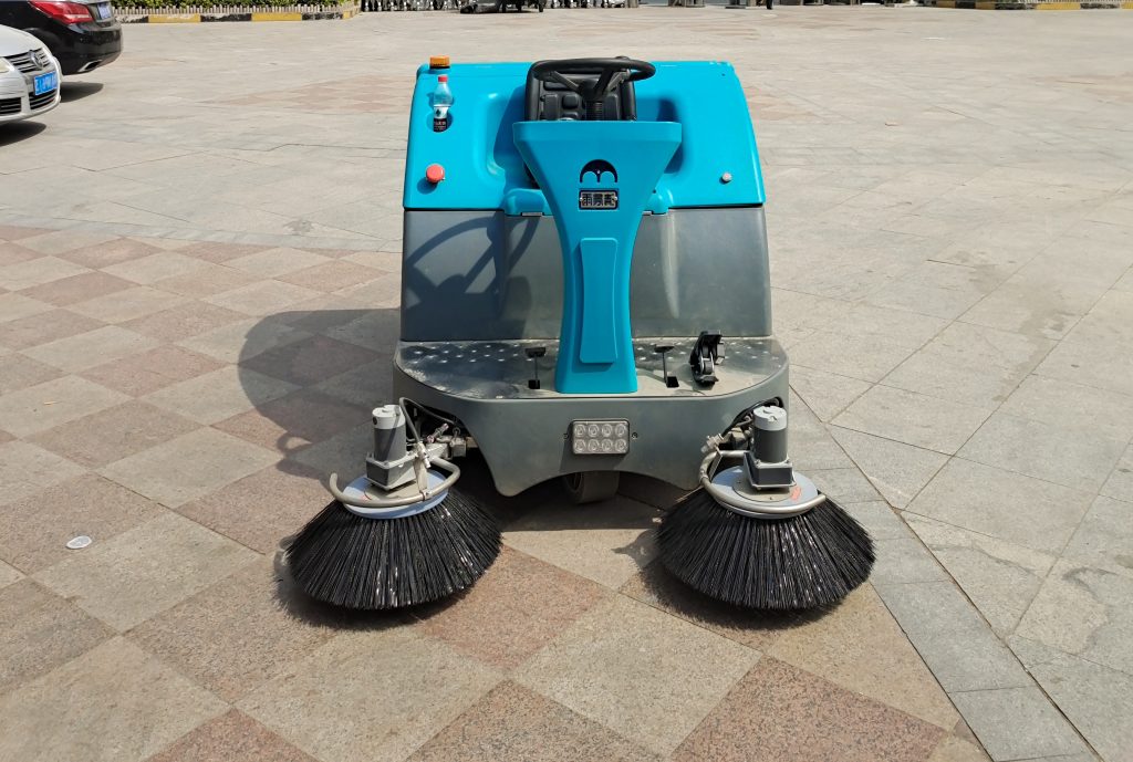 清洁助手大对比：扫地车、洗地车、拖地车哪个更适合你的工作环境？