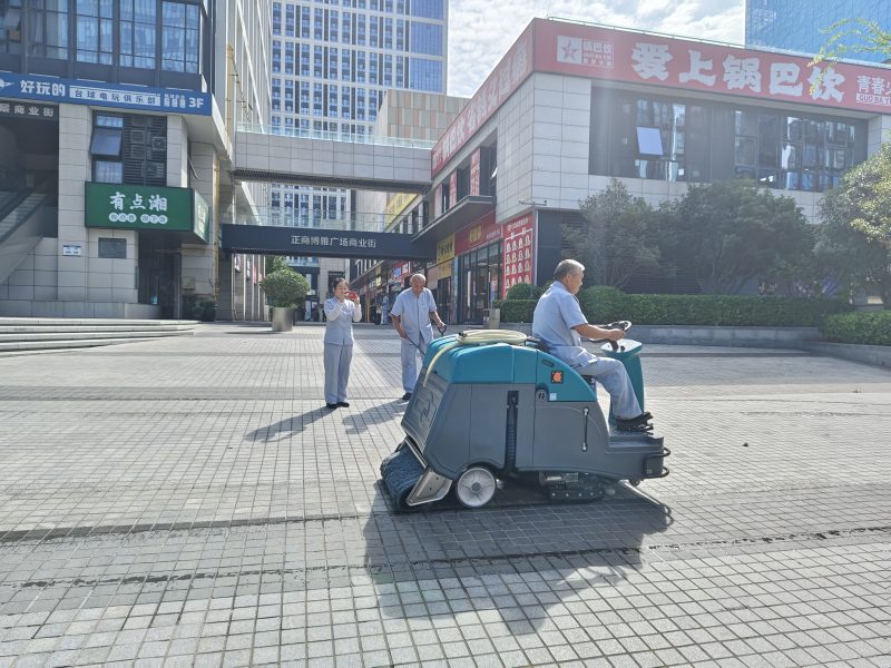 深度清洁探索：清晨雨洗地车在广泛场景中的应用